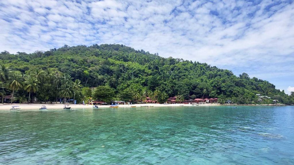 la spiaggia di coral bay a kecil perhentian