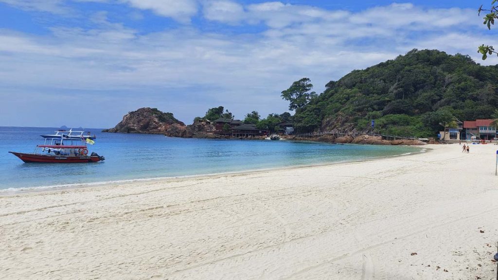 durante il tour a redang abbiamo fatto sosta qui per mangiare. una spiaggia stupenda