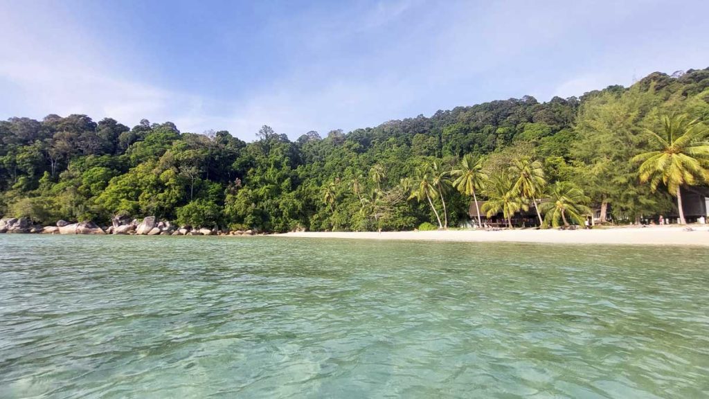 teluk pauh è una delle spiagge più rinomate delle perhentian ed è di fianco al coral view resort a besar