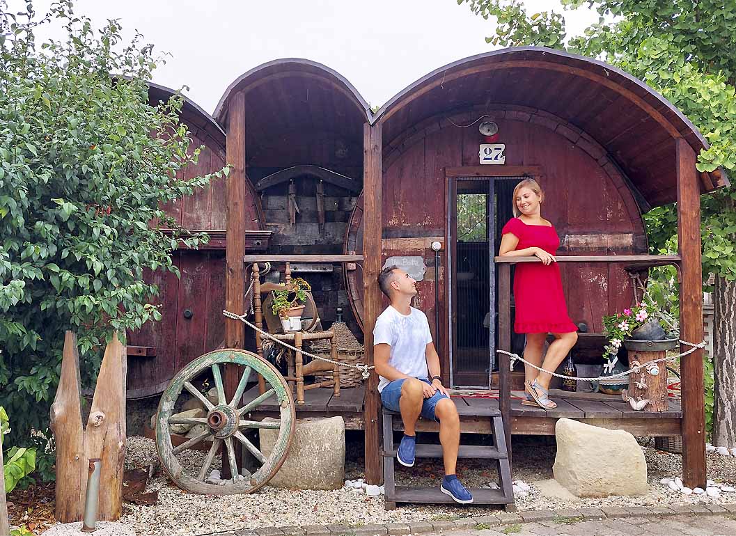 Dormire in una botte di vino vera nel Monferrato