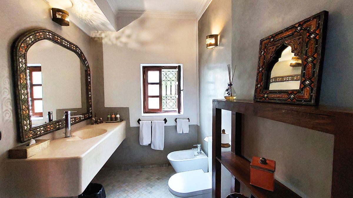 alcuni non riescono a fare a meno del bidet, altri si adattano anche in sua assenza. Quindi in questo riad il bidet può essere un plus apprezzato.